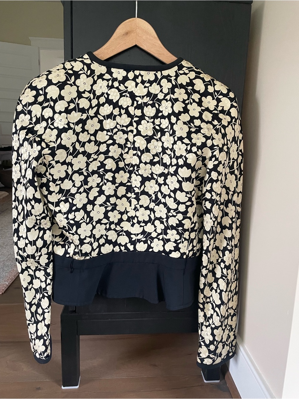 Vintage Valentino for Bergdorf Goodman, silk floral jacket with zipper, size 8 - Picture 2 of 5